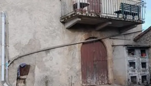 Située sur le Causse Noir, à 25 kms de Millau et à