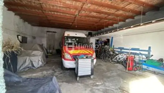 Garage avec dépendance sur terrain de 338m2 