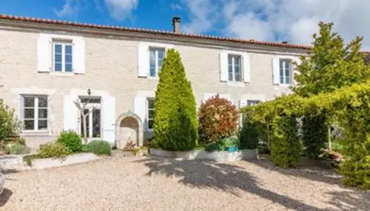 Maison 207 m² Mansle Les Fontaines 