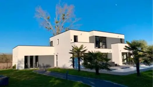 Maison Location Mehun-sur-Yèvre 10p 230m² 1800€