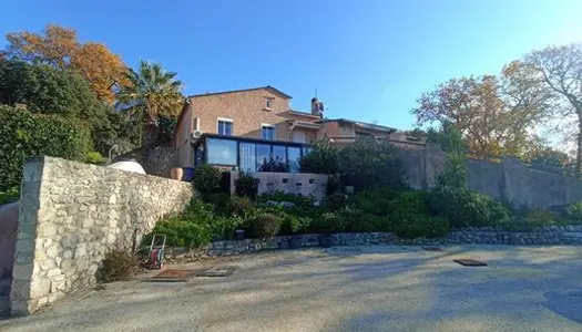 Villa 10 pièces 270 m²