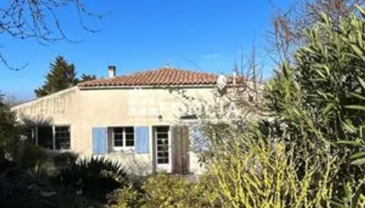 TALMONT SUR GIRONDE, Maison charentaise