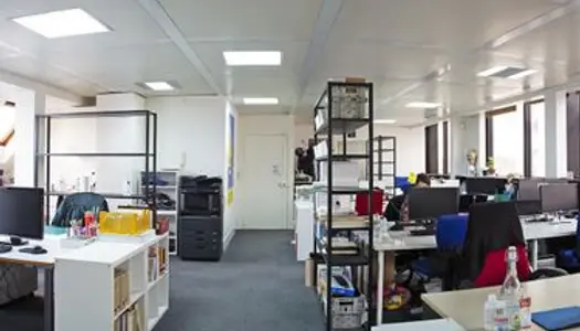 Poste de travail à louer 190/mois dans un coworking spacieux, à Bagnolet en limite de Paris et 