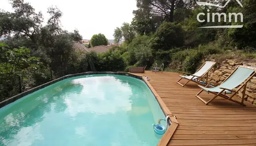 A vendre une maison avec piscine et jardin 