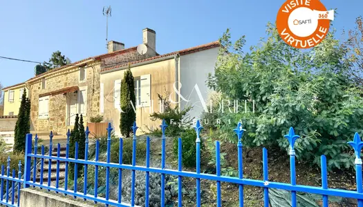 CHARME ET EXTÉRIEUR SOIGNÉ POUR CETTE MAISON EN PIERRE