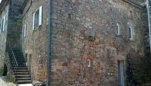 Maison de hameau en pierres d'environ 90 m² 