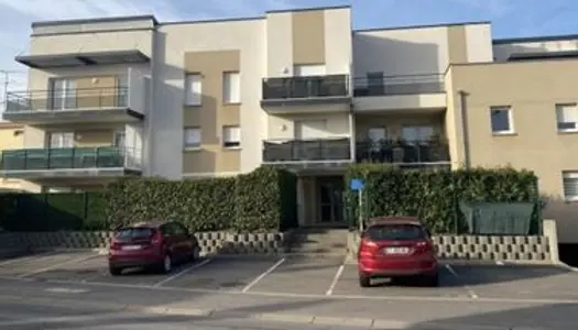 Bel appartement de 43m2 -F1 avec place de parking, cave, et terrasse 