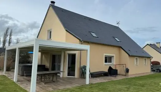 Maison avec jardin et bureau annexe