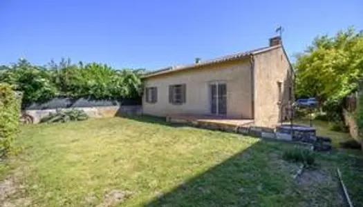 Maison de plain-pied - 100 m² - Trois chambres - Terrain 470m² - Garage