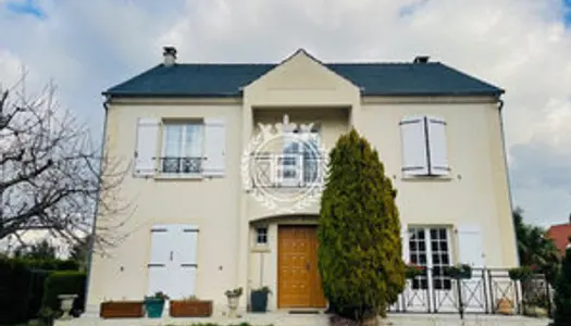 BELLE MAISON FAMILIALE AVEC VUE DEGAGEE