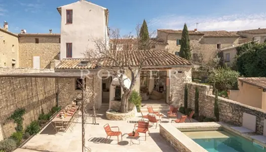 Pittoresque maison de village avec bassin provençal et vue panoramique 