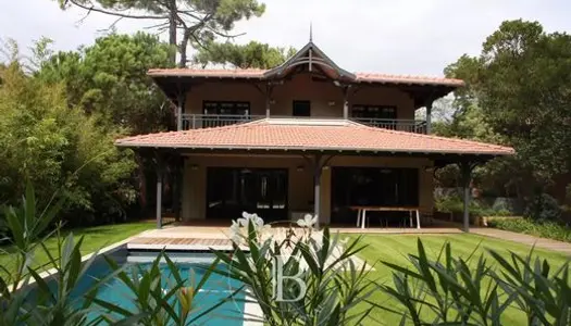 Villa 7 pièces 250 m²