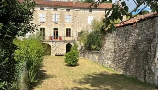 Maison - Villa Vente Nanteuil-en-Vallée 6p 173m² 249950€