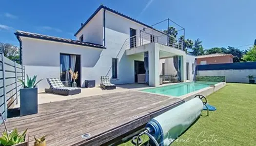 villa 142 m² - 5 pièces - 3 chambres - piscine 