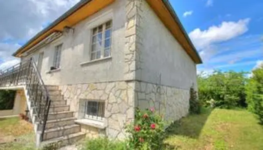 Maison bien située avec un beau jardin 