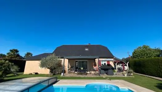 Maison avec piscine à Pontacq 