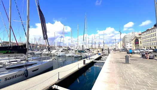 Bel immeuble au calme sur le Vieux-Port à 5mn à pied de la plage 