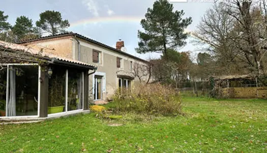 grande propriété maison ancienne rénovée avec 2 studios et grand terrain 2.5ha