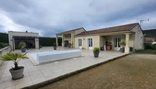 Proche de Limoux, Villa indépendante avec terrain et piscine