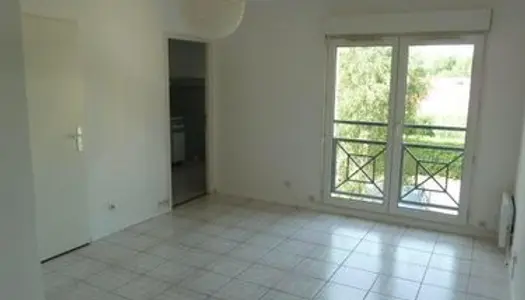 Appartement Location Saint-Rémy-lès-Chevreuse  26m² 625€
