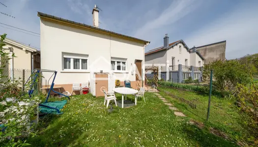 Jolie maison individuelle, trois chambres avec sous-sol