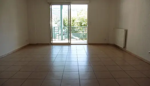 Location Appartement 52 m² à Saint Geniez d Olt 545 € CC /mois