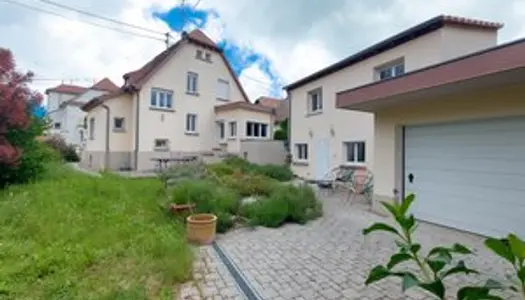 Maison de caractère avec appartement 3P et jardin. 