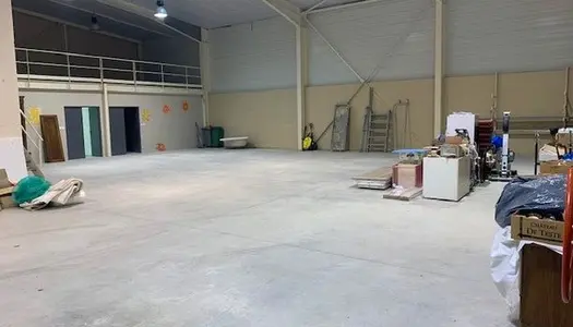 Local commercial 610 m²