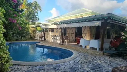 A SAISIR RAVISSANTE VILLA AVEC PISCINE A SAINTE ANNE GISSAC 