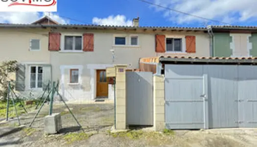 AGREABLE MAISON DE VILLAGE TOUT CONFORT, GARAGE, COUR, JARDI