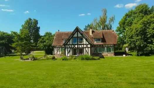 Magnifique Maison avec Beaux Volumes et Grand Jardin Paysagé 