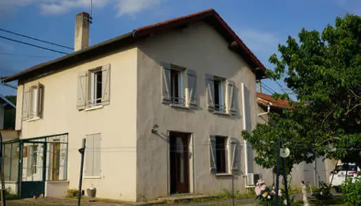 Maison a 5 minutes de montrond les bains, 