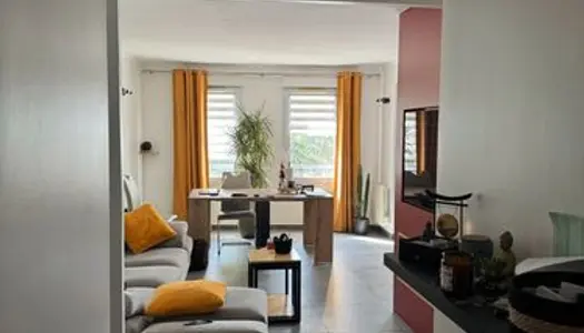 Appartement complètement rénové 67m2 avec un grand box sécurisé 