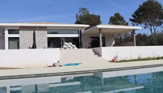 Villa T6 neuve de type moderne Haut de Gamme sur un terrain de 3860m2 avec piscine 65 m2