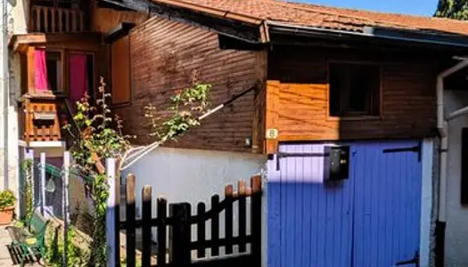 Maison de Village avec cave, garage, et petit espace extérieur