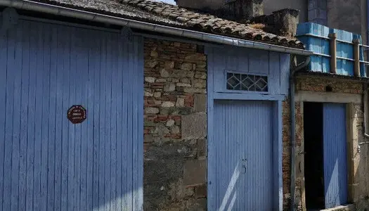 Cordes Sur Ciel , garage de 200 m² environ