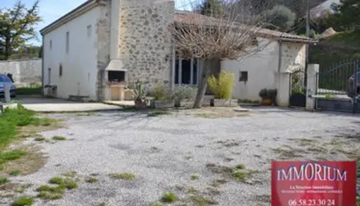 Maison en pierre de 155 m², 6 pièces, 4 chambres, petites dépendances sur 1200 m² de terrain