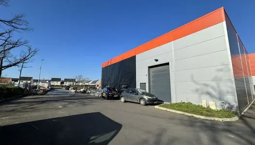 Local commercial 596 m²
