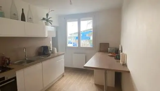 Appartement à Louer, 74 m2 avec balcon 