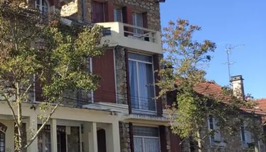 Quartier du Louvre, maison en meuliere de type F6