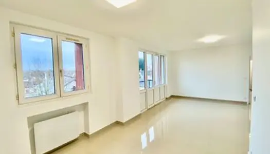 Appartement de 80 m² rénové de 3 chambres - Place de la gare, Cosne (58) 