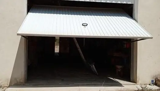 Garage dépôt fermé