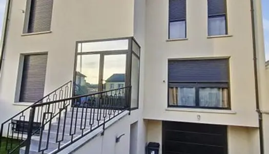 Maison 8 pièces 240 m²