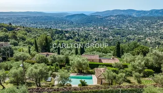 Villa en pierres avec vue panoramique 