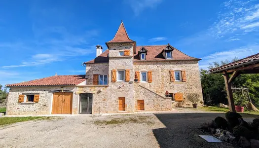 Super propriété enièrement restaurée sans vis à vis