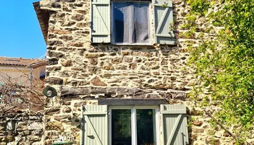 Charmante Maison De Caractère En Pierre Avec 3 Chambres, Terrasse Spaissieuse, Jardin Et Piscine. V