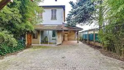 Maison Familiale avec Potentiel de Piscine - Entre Miribel et Beynost