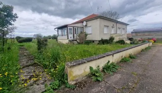 Pavillon individuel sur sous-sol complet avec 2 garages et jardin de 9.5 ares 