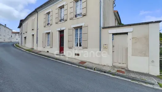 Dpt Charente Maritime (17), à vendre ARCHIAC maison P0