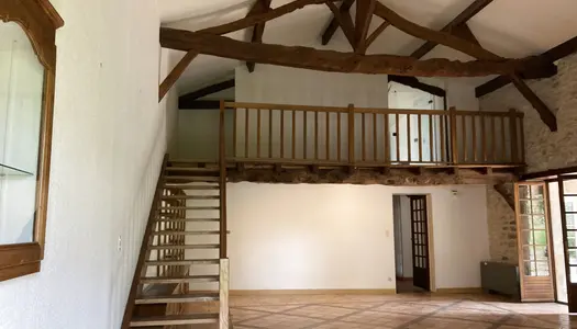 A louer à BOURG CHARENTE - Grande maison Charentaise de 9 pi 